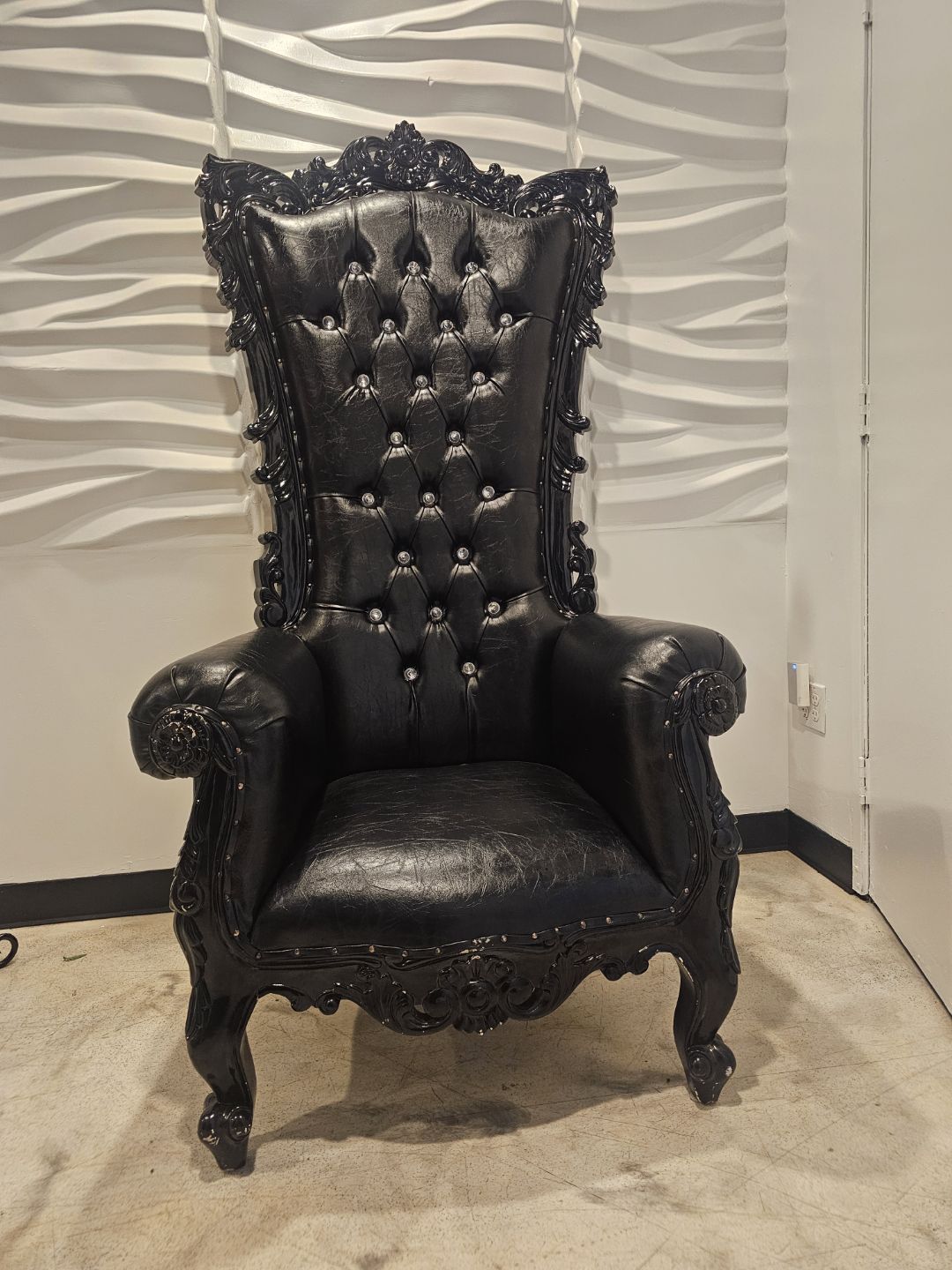 Single THRONE Black "KK”