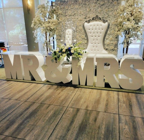 MR & MRS Table